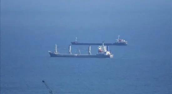 Shpëtohen 23 marinarë pas përplasjes së një anijeje të madhe pranë ishullit Qeshm të Iranit
