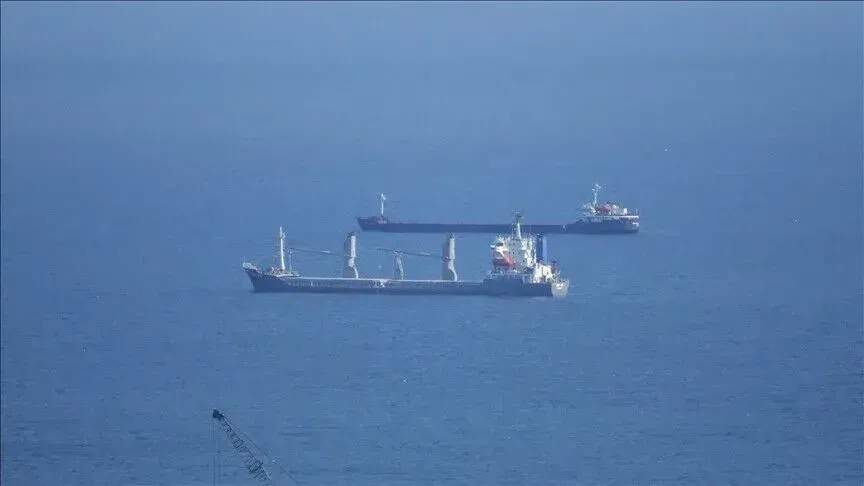 Shpëtohen 23 marinarë pas përplasjes së një anijeje të madhe pranë ishullit Qeshm të Iranit