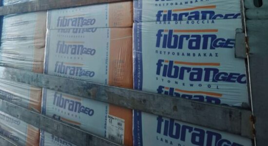 Dogana konfiskoi 5.000 pako cigare me vlerë 9 milionë denarë, u arrestua shoferi i kamionit