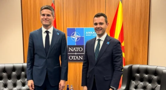 Mucunski takohet me homologun holandez në margjinat e Samitit të NATO-s