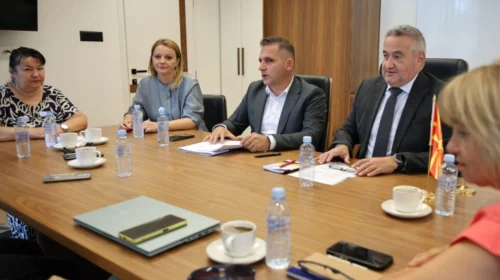 Klekovski në takim me përfaqësues të mjekëve amë dhe të “Terminit Tim”: Së bashku për termine më të shpejta dhe më efikase