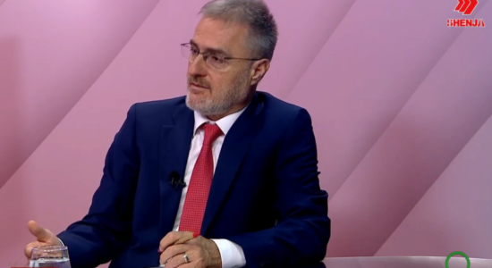 Aziri: Qeveria krijon iluzion se po lufton lojërat e fatit, por po e forcon industrinë