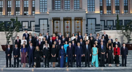 Presidenti Erdogan pret udhëheqësit e NATO-s dhe bashkëshortet e tyre në pritje dhe darkë në Ankara