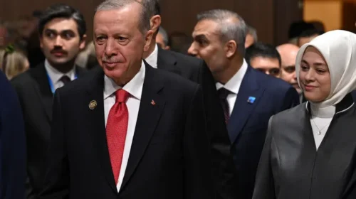 Presidenti turk Erdogan bën thirrje për heqjen e kufizimeve të bashkëpunimit në mbrojtje midis aleatëve të NATO-s