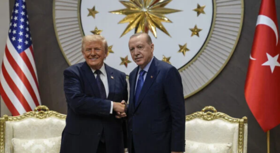 “Askush nuk mundet të më tregon kujt çfarë t’i shes”! Trump: Turqia ka një ushtri tmerrësisht të fuqishme dhe marrëdhënie të shkëlqyera me mua
