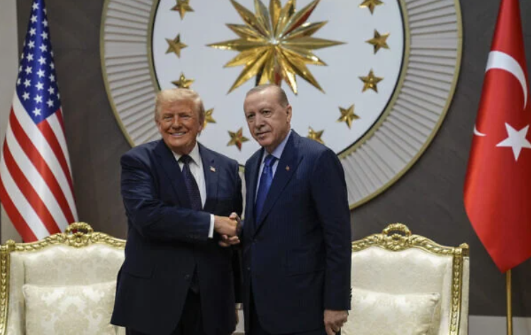 “Askush nuk mundet të më tregon kujt çfarë t’i shes”! Trump: Turqia ka një ushtri tmerrësisht të fuqishme dhe marrëdhënie të shkëlqyera me mua