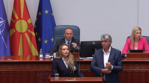 (VIDEO) Dauti bllokoi foltoren, kërkon përgjigje për Ligjin për përfaqësim të drejtë