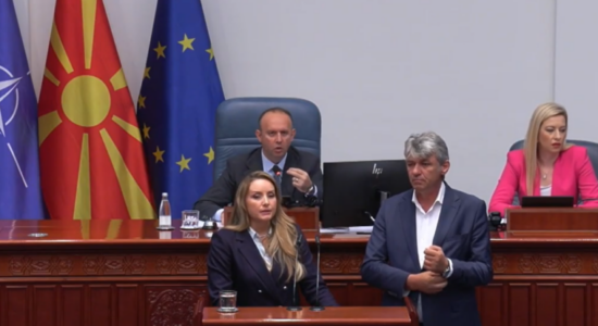 (VIDEO) Dauti bllokoi foltoren, kërkon përgjigje për Ligjin për përfaqësim të drejtë