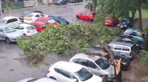 MPB: Pas stuhisë u dëmtuan 117 automjete, disa objekte shtetërore, 10 persona të lënduar
