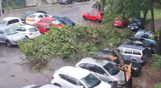 MPB: Pas stuhisë u dëmtuan 117 automjete, disa objekte shtetërore, 10 persona të lëndua