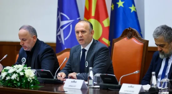 Kuvendi i RMV-së bëri homazhe për viktimat e Srebrenicës: “Ta kujtojmë që të mos ndodhë më kurrë”
