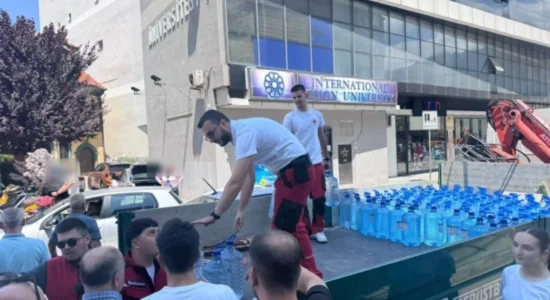 Kryqi i Kuq hap llogari për donacione, kërkon mbështetje për banorët e Gostivarit