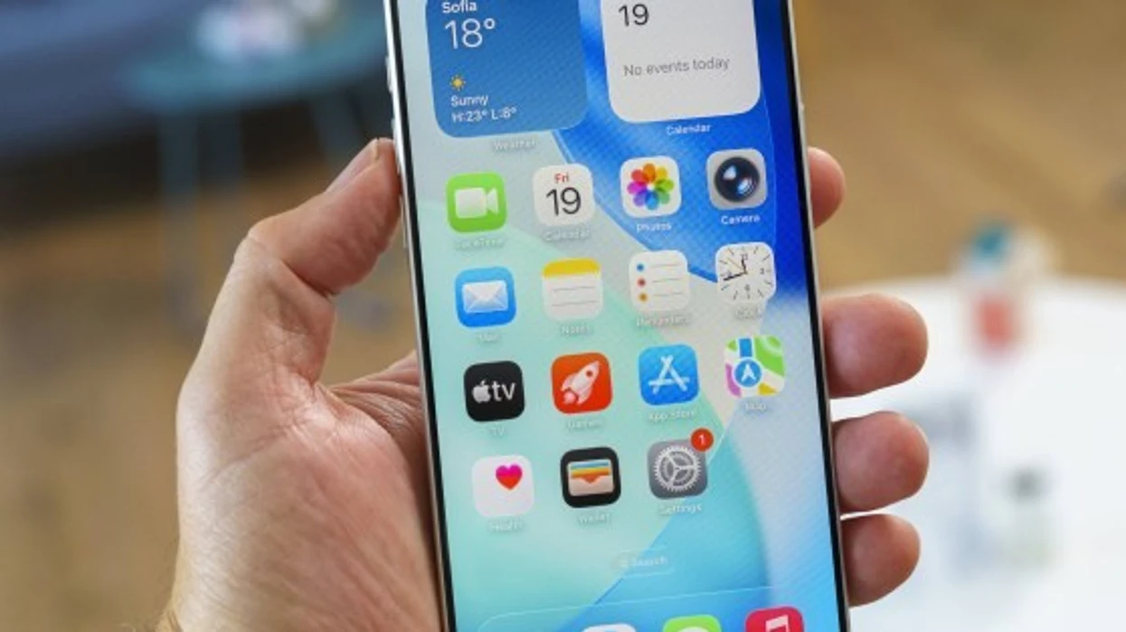 Apple dëshiron të kursejë para në ekranin e iPhone 18 Pro Max