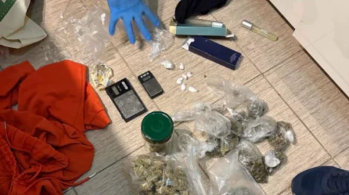 Bastisje në një banesë në Shkup, policia sekuestroi disa lloje të substancave narkotike