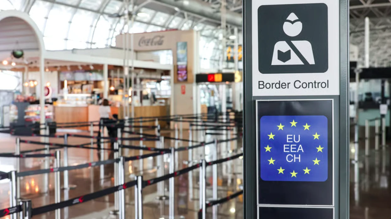 Brukseli pranon dështimet e sistemit të ri të hyrjes në BE që shkaktoi pritje të gjata në kufij