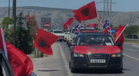 Protestë e madhe kombëtare për largimin e Edi Ramës/ Autokolona kilometrike e diasporës mbërrin në Lezhë