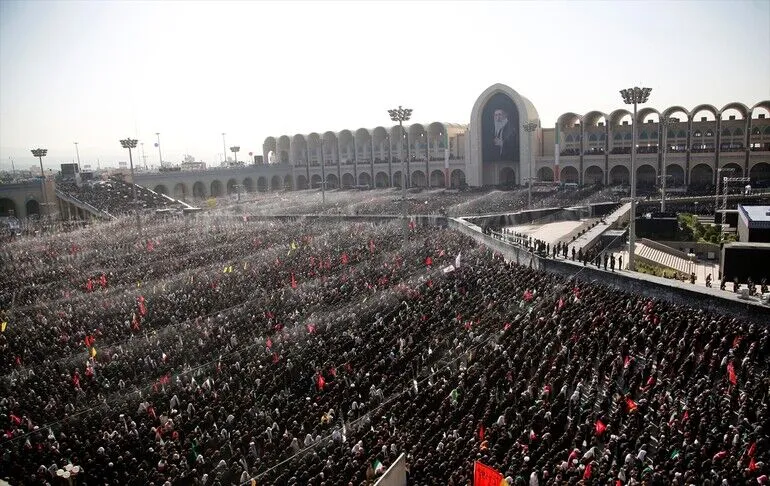 Iran, falet në masë namazi i xhenazes për ish-liderin suprem Khamenei