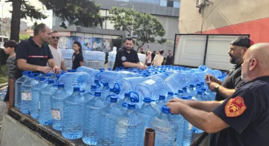 Komuna e Çairit dërgon ndihmë me ujë të pijshëm për qytetarët e Gostivarit
