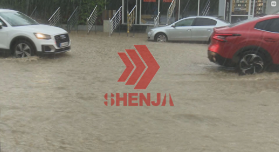 (FOTOLAJM) Shi u rrëmbyeshëm dhe breshër në Shkup