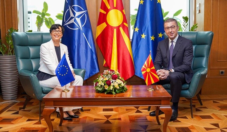 (VIDEO) Kos: Ndryshoni kushtetutën dhe ejani në BE
