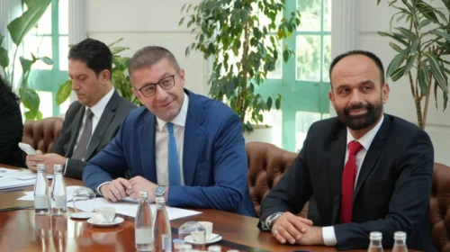 Mickoski: Mbetemi të përkushtuar në zbatimin e reformave që do të kontribuojnë për institucione më efikase
