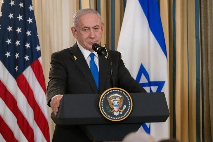 Netanyahu largohet fshehurazi nga Izraeli drejt Washingtonit për bisedime me Trumpin