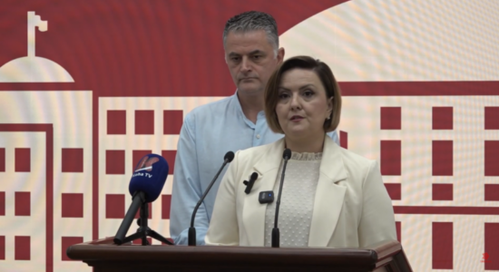 (VIDEO) Pasholli: Shumica parlamentare po e shkel rregulloren e Kuvendit