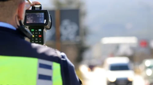 Voziti 168 km/h në rrugën Tetovë – Gostivar, ndalohet shoferi nga Shkupi