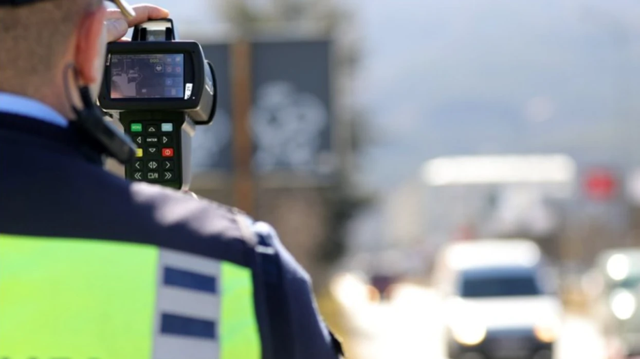 Voziti 168 km/h në rrugën Tetovë – Gostivar, ndalohet shoferi nga Shkupi