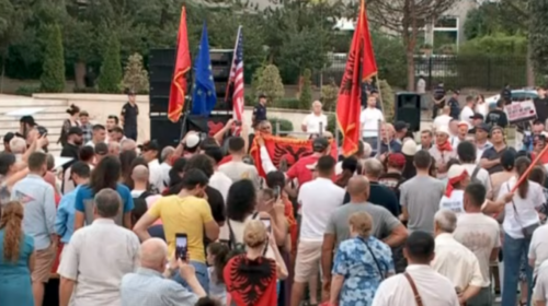 Dita e 50-të e protestës, qytetarët para Kryeministrisë: Të enjten protestë kombëtare te Parlamenti