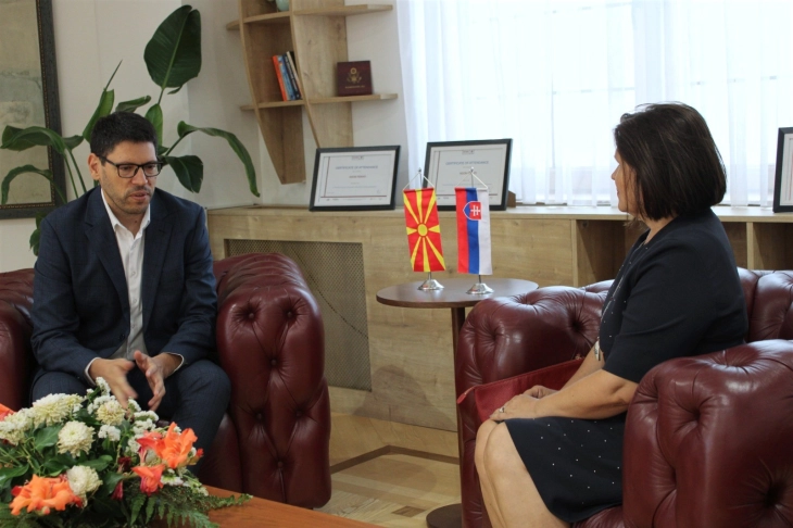 Ferati takon ambasadoren sllovake, bisedojnë për bashkëpunimin dhe integrimin evropian