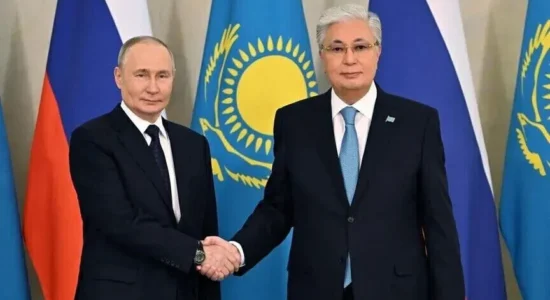 Presidenti kazak i bën thirrje Putinit të “ngrijë” konfliktin në Ukrainë dhe të rikthehet te “Formula e Stambollit 2.0”