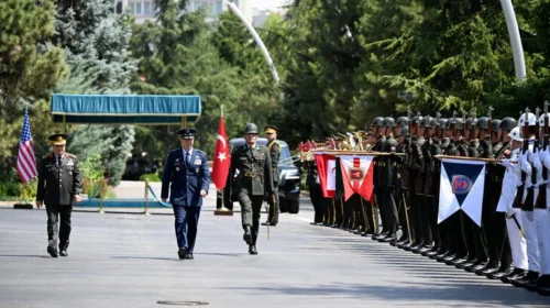 Shefat e lartë ushtarakë turq dhe amerikanë takohen në Ankara në kuadër të samitit të NATO-s