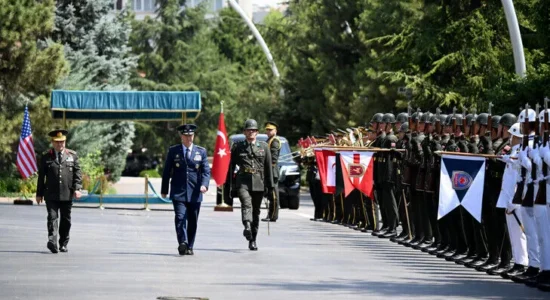 Shefat e lartë ushtarakë turq dhe amerikanë takohen në Ankara në kuadër të samitit të NATO-s