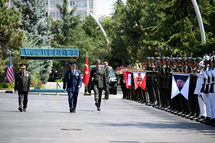 Shefat e lartë ushtarakë turq dhe amerikanë takohen në Ankara në kuadër të samitit të NATO-s