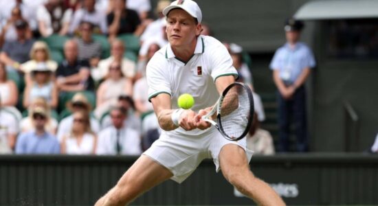 Sinner e Djokovic shkojnë në raundin e katërt të Wimbledon, fitore edhe për Sabalenka e Osaka