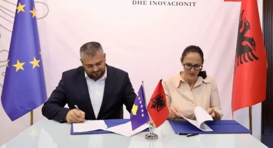 Shqipëria dhe Kosova nënshkruajnë marrëveshje për mobilitetin në punë