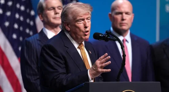 Trump njofton “bllokadën iraniane”, propozon tarifë 20 për qind për ngarkesat në Ngushticën e Hormuzit