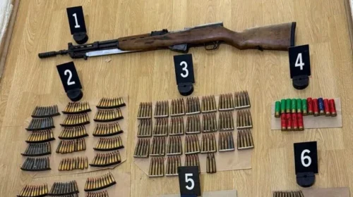 Policia e Kosovës gjen armë dhe municion në Zubin Potok