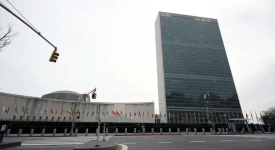 Një protestues i vë flakën vetes jashtë selisë së OKB-së në New York