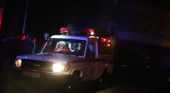 Izraeli godet pranë një spitali dhe shemb shtëpi në jug të Libanit pavarësisht marrëveshjes kornizë