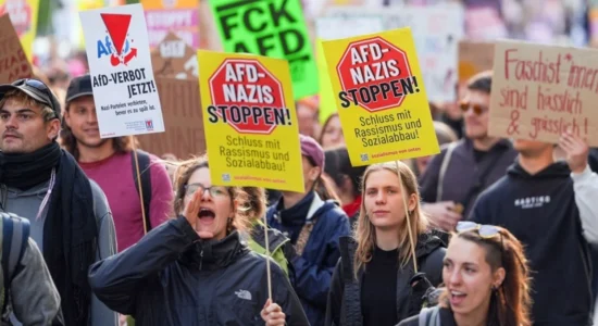 Mijëra njerëz protestojnë në qytetin gjerman kundër AfD