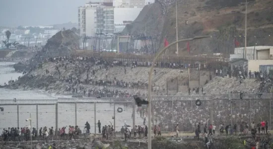 Spanja mbyll pikëkalimin kufitar Melilla me Marokun pas tentativës për hyrje masive