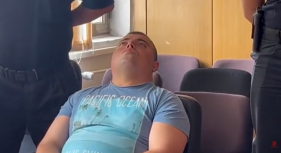 (VIDEO) Rasti i vrasësit serik në Kumanovë, i akuzuari mbrohet në heshtje me “sytë nga tavani”