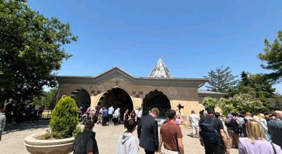 Turqia promovon integrimin institucional të komunitetit bektashi në qendrën e Bektashizmit