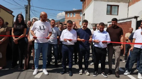 Kasami promovon rrugën “Mihajllo Rajçeviq”: Përfundon një problem shumëvjeçar në lagjen Cetinsk