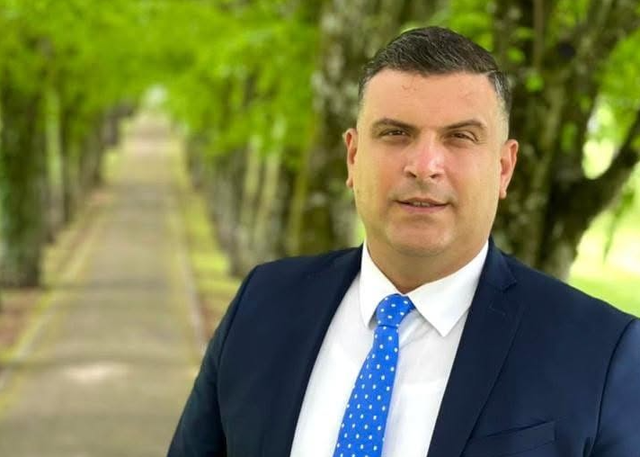 Incidenti me Himnin në Pustec, Tedi Blushi reagon ndaj qëndrimit të Ramës: Duhet trajtuar me seriozitet dhe jo me tallje e përçmim ndaj një komuniteti të tërë