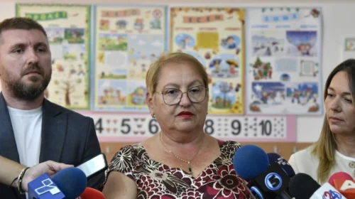 (VIDEO) Janevska: Kur politika depërton në arsim dëmi është për të gjithë