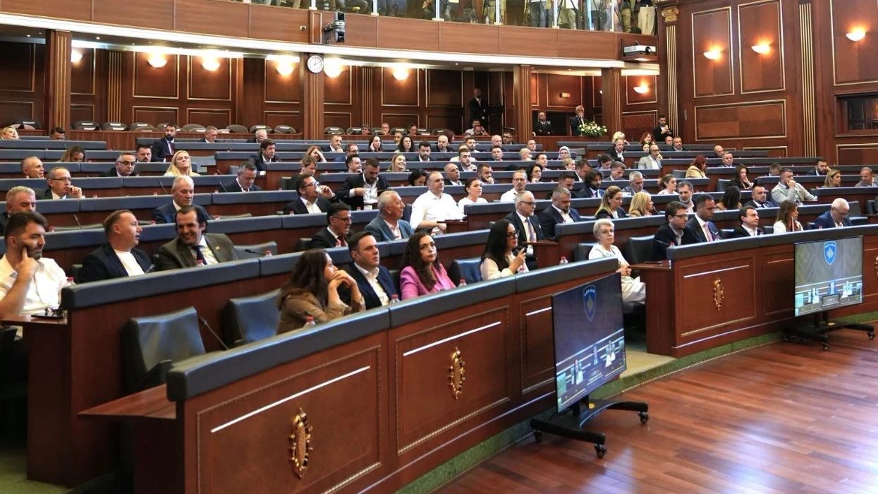 Ngërçi politik vazhdon  por sinjalet për marrëveshje LVV LDK po shtohen