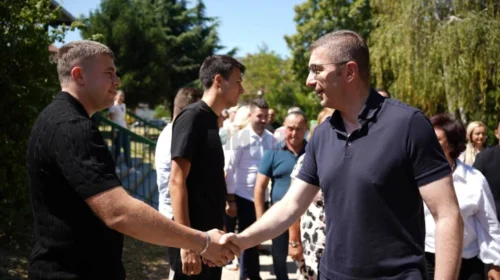 (VIDEO) Deklarata e Vuçiqit për kishën, Mickoski: Nuk na duhet retorika e shekullit të kaluar